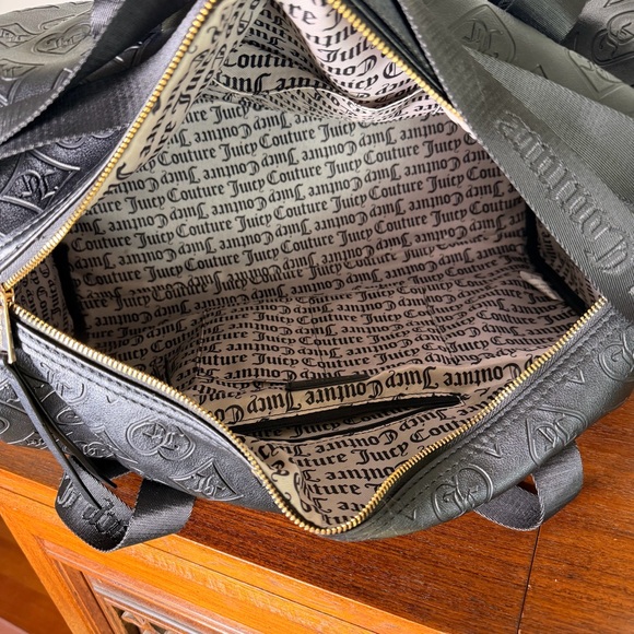 Juicy Couture Weekender duffel bag w/ embossed logo, card holder & organizer - Picture 4 of 16